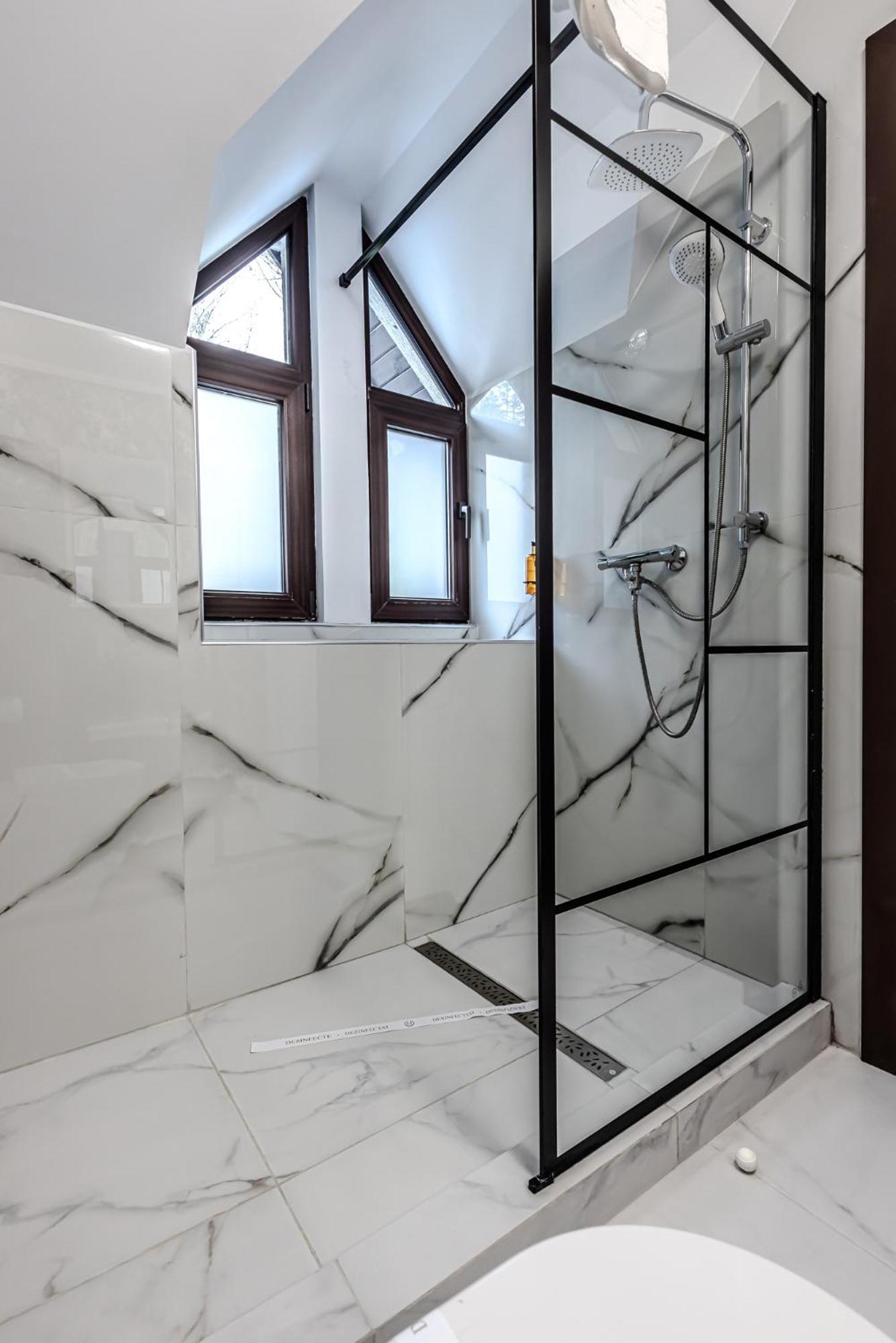 Villa Tom Sinaia Bagian luar foto